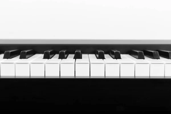 Modern Siyah Beyaz Dijital Piyano Klavyesi — Stok fotoğraf