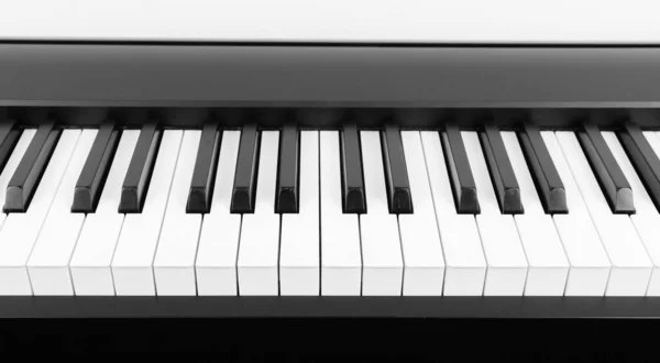 Moderno pianoforte digitale in bianco e nero — Foto Stock