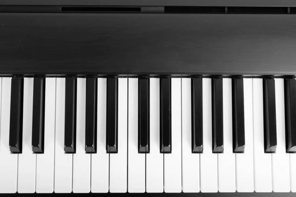 Piano digital moderno en blanco y negro —  Fotos de Stock