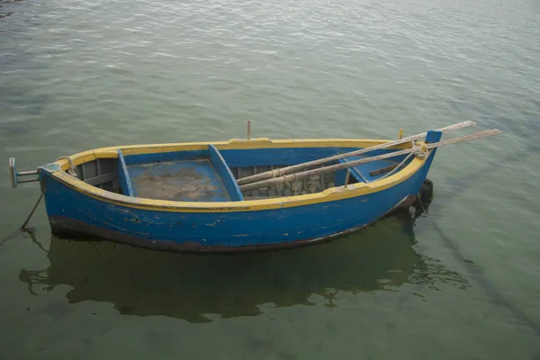 Blå Och Gula Fisherman Båt Hamnen Molfetta Södra Italien — Stockfoto