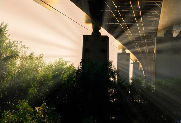 Zachód słońca światło pod strzał Vintage zdjęcie mostu — Zdjęcie stockowe