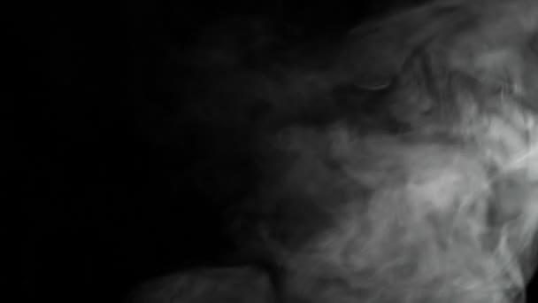 Kogoś pot palenia, dym z vaporizatour konopi — Wideo stockowe