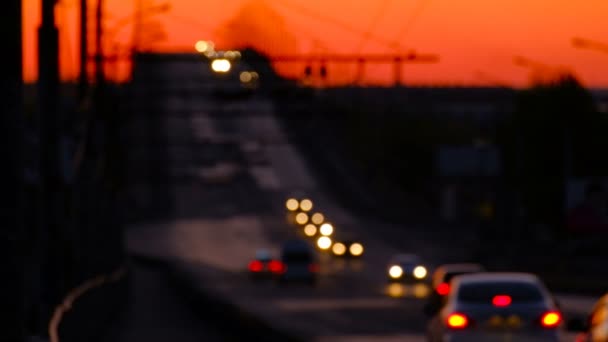 Luci per auto sfocate sul ponte notturno — Video Stock