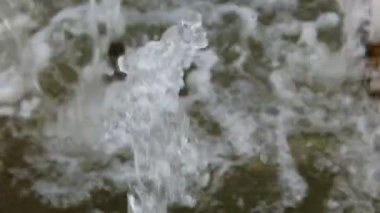 Büyük su damlaları, Çeşme çalışma slomo havada