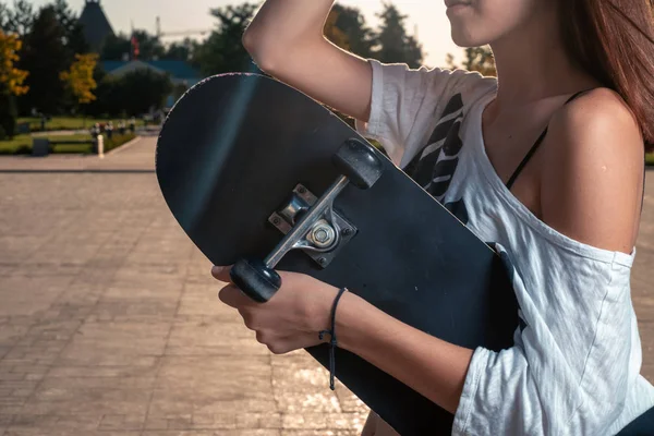 Girl with skateboard side view, copy space — Stock Photo, Image