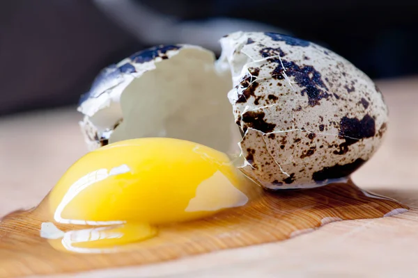 Broken quail egg side view macro image — Stock Photo, Image