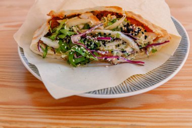 Tavuk shawerma plaka, ünlü Arap sokak gıda