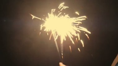 Maytap kadın elinde yanan Defocusd atış