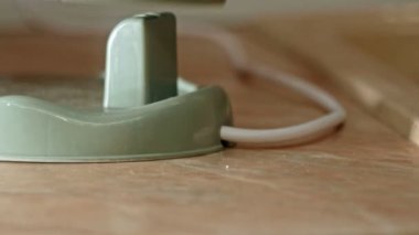 Elektrikli su ısıtıcısı dışarı ve geri alma
