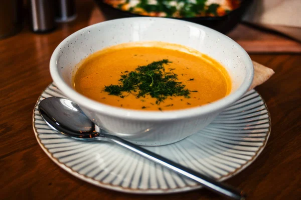 Purée Soupe Citrouille Avec Herbe Hachée — Photo