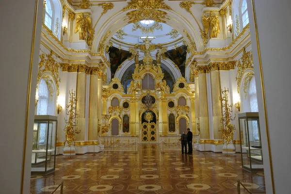 St. Petersburg, Russia - 2016 Feb. 26: Interior of the State Hermitage or Winter Palace in St. Petersburg. Home Church — Stock Photo, Image