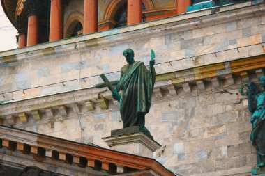 Saint Petersburg, Rusya - 26 Şubat 2016: St. Isaacs Saint Isaacs Katedrali cephesinde bıçakla.
