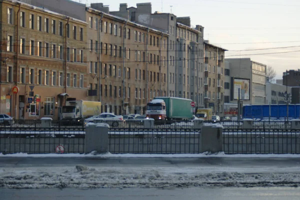 Sankt Petersburg, Rusia 27 feb. 2016: Blurred Snow road in the winter daytime in Sankt Petersburg — Fotografie, imagine de stoc