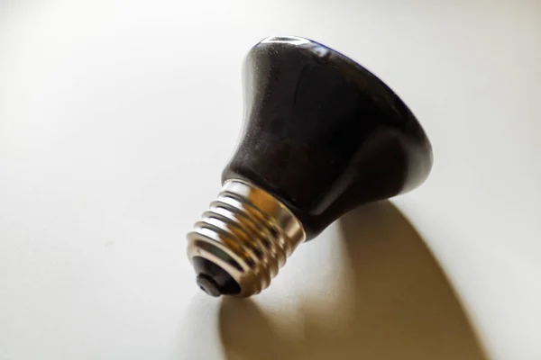 Lampe de chauffage infrarouge en céramique sur fond gris — Photo