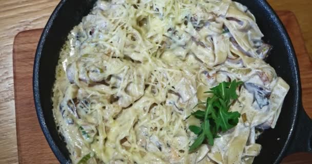 Pastas Pollo Sartén Caliente — Vídeo de stock