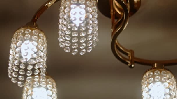 Changer la légèreté du lustre en verre coupé 