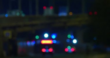 Üstgeçit gecenin ağır trafik