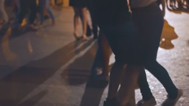 Festival di musica all'aperto. Ai giovani piace ballare la salsa all'aperto — Video Stock