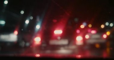 Trafik sıkışıklığında yavaş ilerliyor