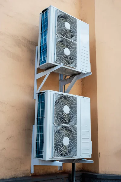Diagonal view of Industrial cooling machine on the wall — Stock Photo, Image
