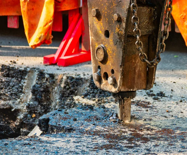 Rusty pneumatic destroyer working on asphalt surface - repairment works — Stock Photo, Image