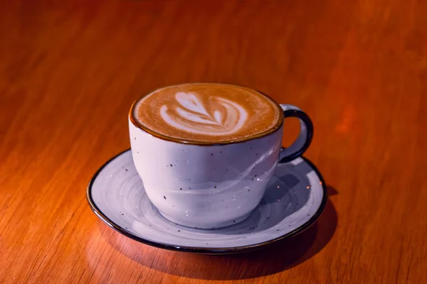 Closeup of Cup of cappuccino on brown color table shot with copyspace — Stock Photo, Image