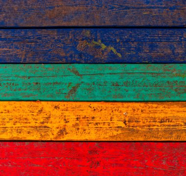 Eski duvar kâğıdı için mavi turuncu kırmızı renklerle boyanmış ahşap malzeme arka plan