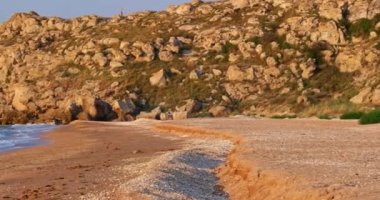 Gün batımında bozulmamış lagünün panoramik çekimi