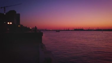 Gece nehri seti manzarası