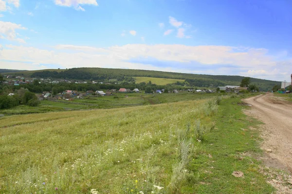 Krajobraz wsi piękne lato — Zdjęcie stockowe