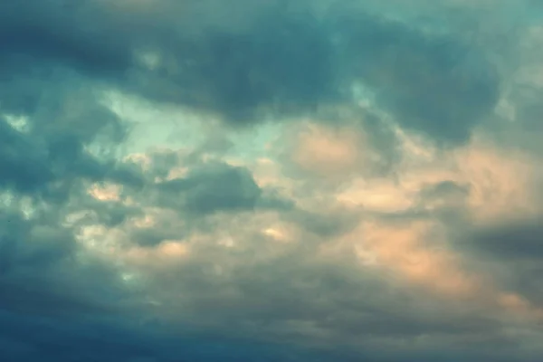 Красивое драматическое небо — стоковое фото