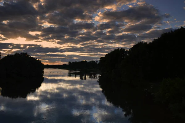 Schöne Abendlandschaft — Stockfoto