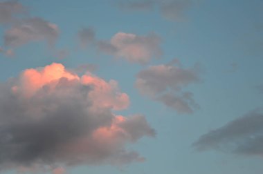 güzel bir akşam gökyüzü