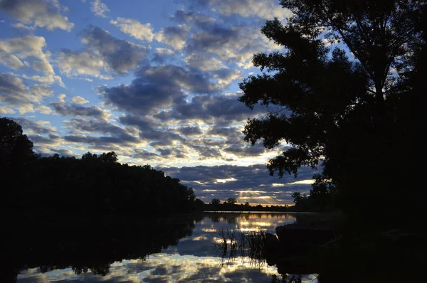 Schöne Abendlandschaft — Stockfoto