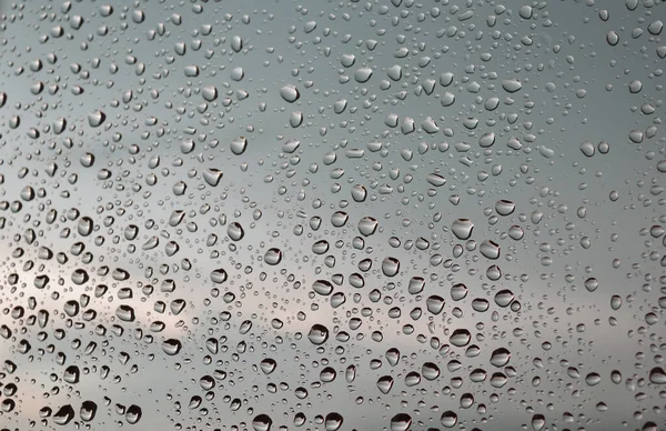 Gotas de lluvia en la ventana — Foto de Stock