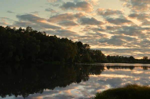 Schöne Abendlandschaft — Stockfoto