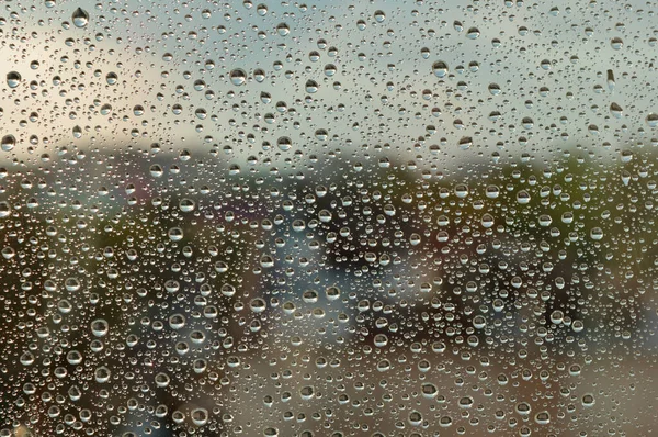 雨の日、窓に雨の滴 — ストック写真