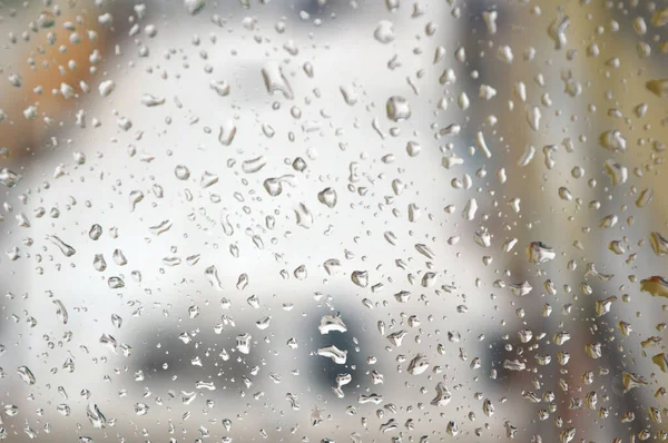 Regentropfen am Fenster, Regentag — Stockfoto