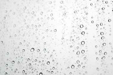 Pencereye yağmur damlaları