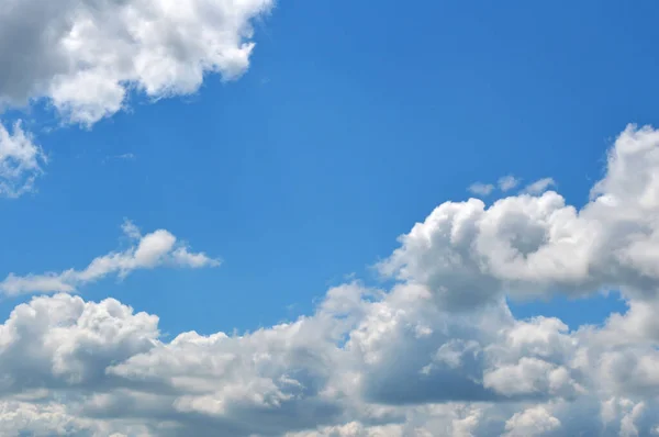 Beautiful blue sky with clouds — Stock Photo, Image