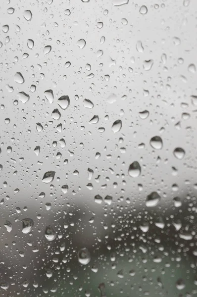 Gouttes de pluie sur la fenêtre — Photo