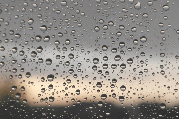 Gouttes de pluie sur la fenêtre — Photo