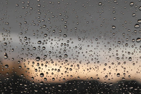 Regentropfen am Fenster — Stockfoto