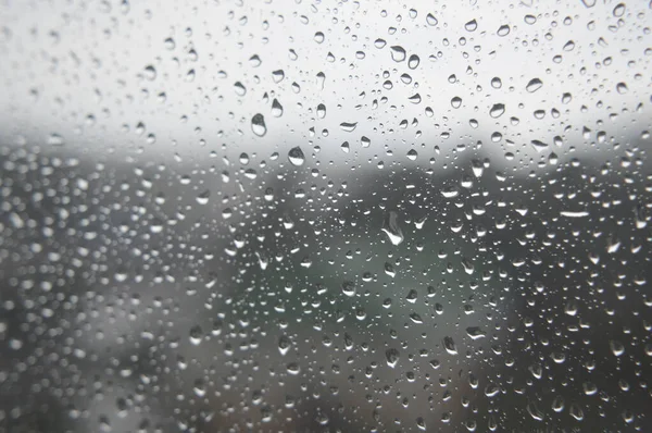 Gotas de chuva na janela, dia chuvoso — Fotografia de Stock