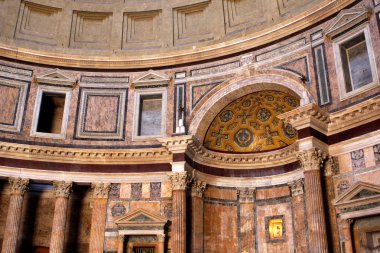 Roma, İtalya 'daki Pantheon' un içi.