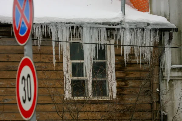 Haus Mit Eiszapfen Cesis Lettland — Stockfoto