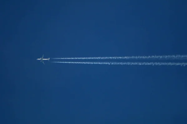 Traccia Dell Aeroplano Nel Cielo — Foto Stock