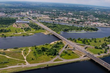 Letonya 'nın başkenti Riga' nın havadan görünüşü. Yukarıdan Riga.