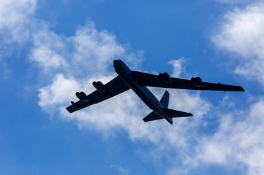 Bombardıman B-52. B-52 Stratofortress. Uluslararası askeri eğitim Saber Strike 2017, Adazi, Letonya, 15 Haziran 2017 için 3. Bize ordu Avrupa başkanlığındaki yıllık Uluslararası militaryexercise Saber Strike alan eğitim vermişti Letonya.