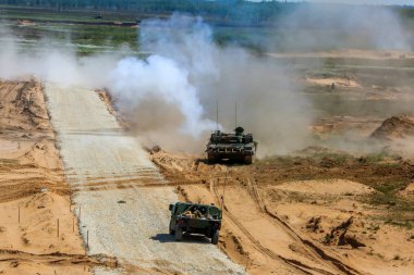 NATO askeri ve askeri araçlar. Uluslararası askeri eğitim Saber Strike 2017, Adazi, Letonya, 15 Haziran 2017 için 3. Bize ordu Avrupa başkanlığındaki yıllık Uluslararası militaryexercise Saber Strike alan eğitim vermişti Letonya.